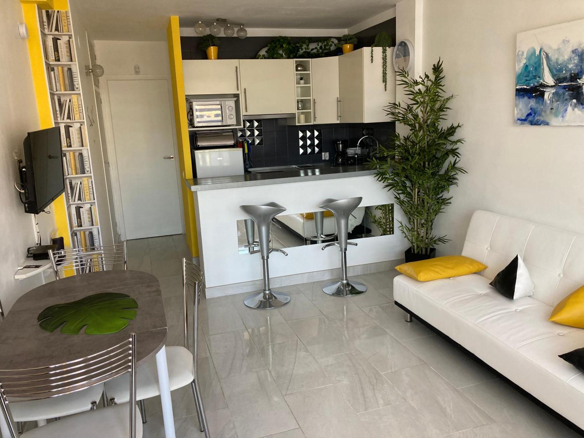 Tres Bel Appartement Entierement Renove إمبوريابرافا المظهر الخارجي الصورة